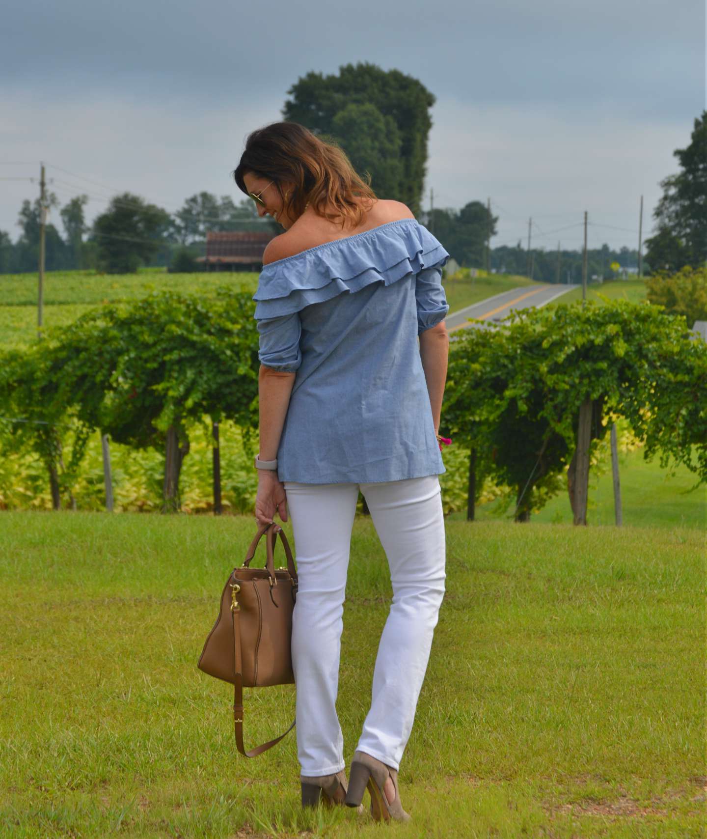 Two Ways to Wear White Jeans for Fall