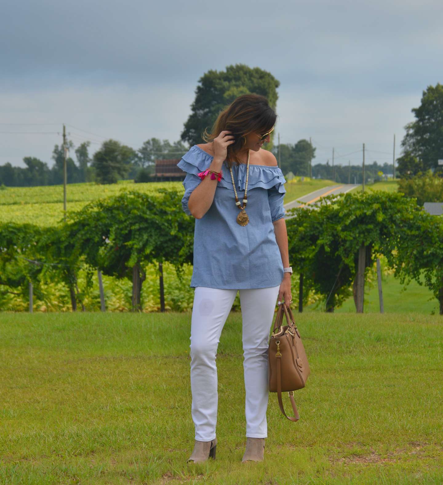 Two Ways to Wear White Jeans for Fall