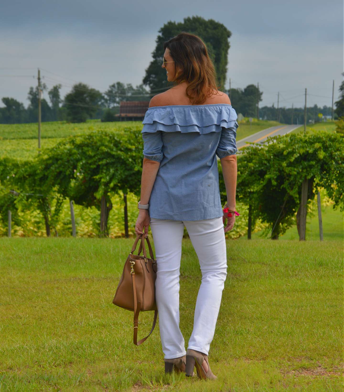 Two Ways to Wear White Jeans for Fall
