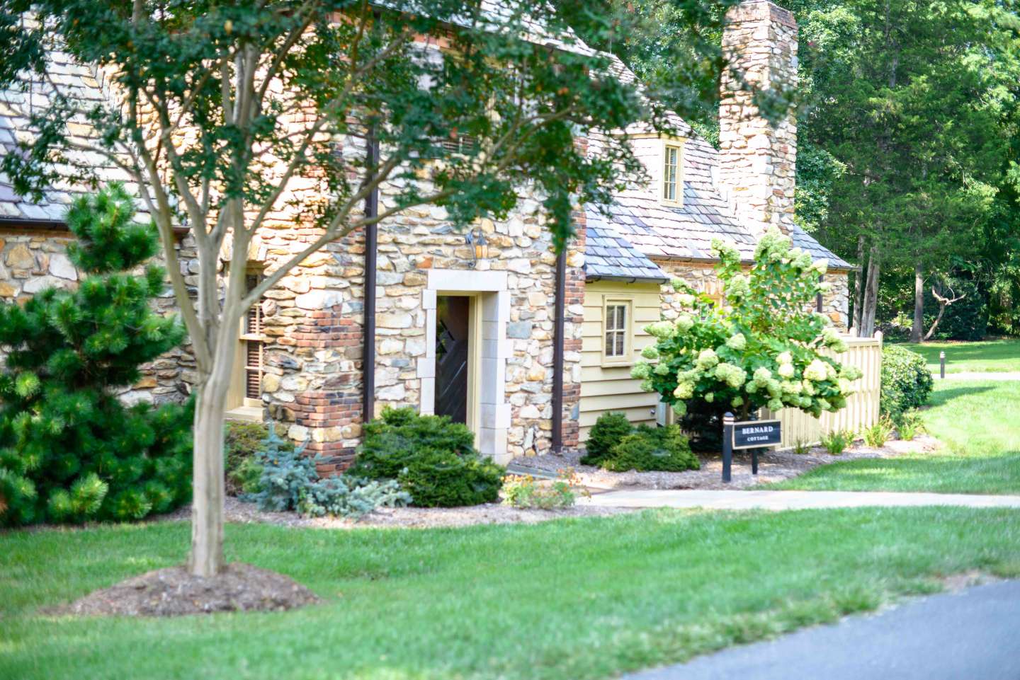 Exploring Graylyn Estate in Winston-Salem - I'm Fixin' To - @mbg0112