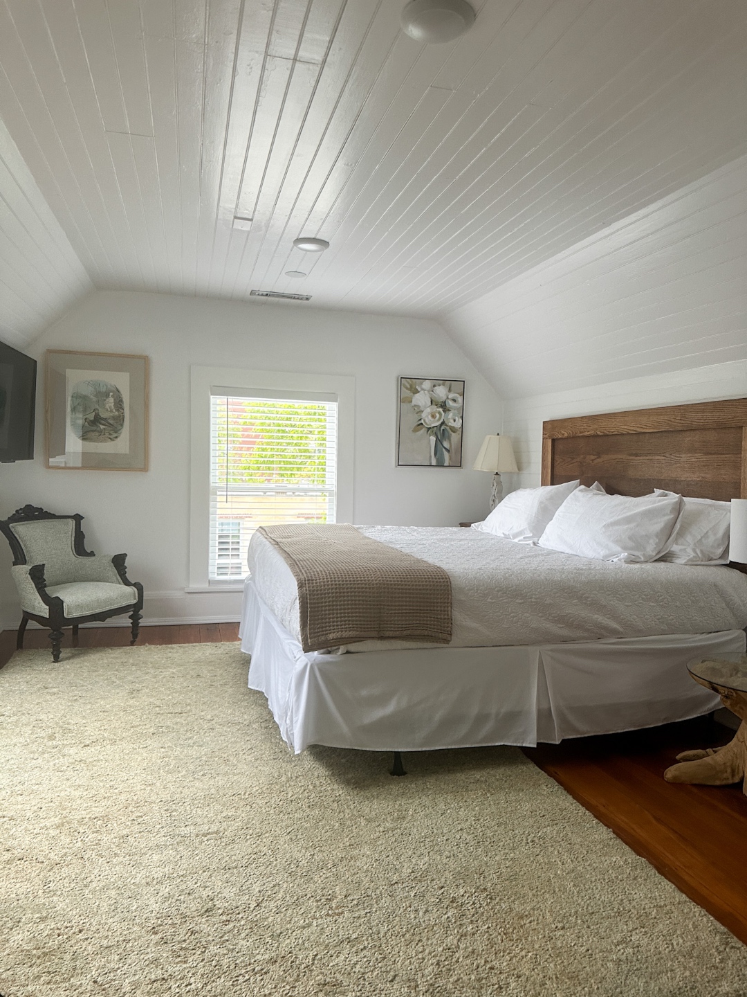 bed in a bedroom in Summit St. Inns bed in a bedroom in Summit St. Inns