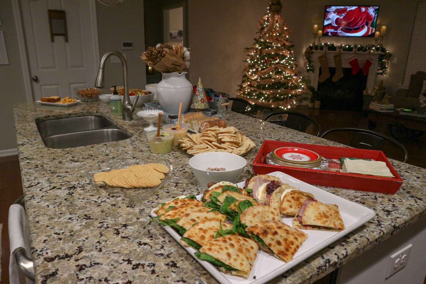 How to Host a Holiday Gathering with Zoës Kitchen - I'm Fixin' To - @mbg0112