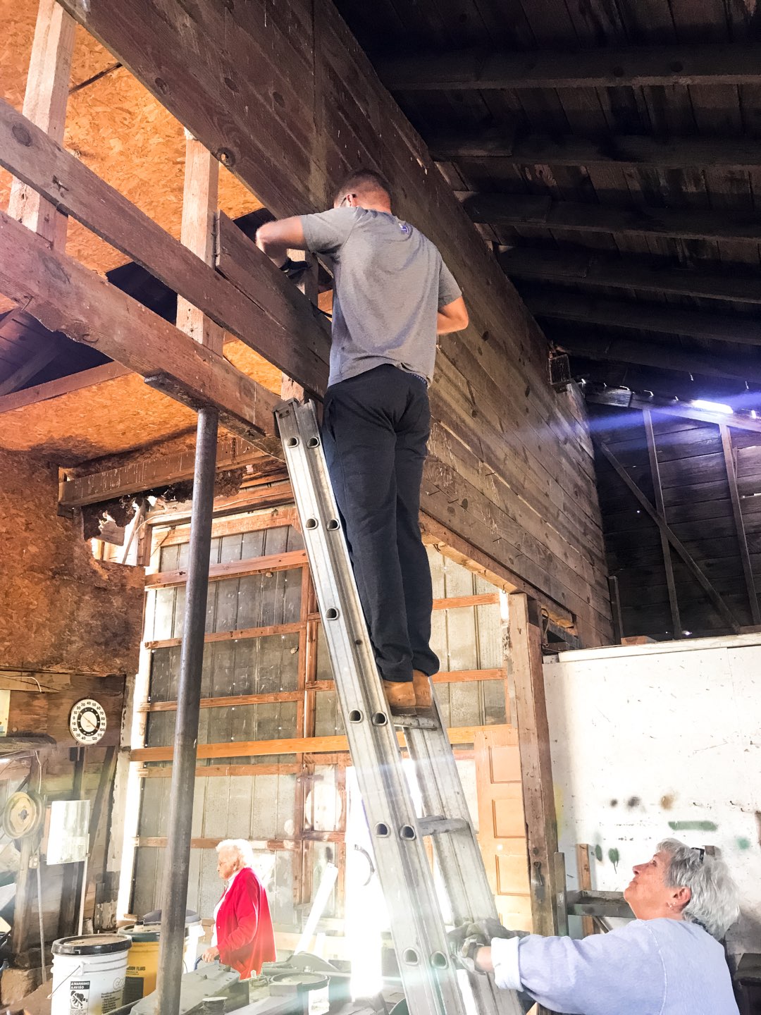 How to Install a Reclaimed Wood Wall - I'm Fixin' To - @mbg0112