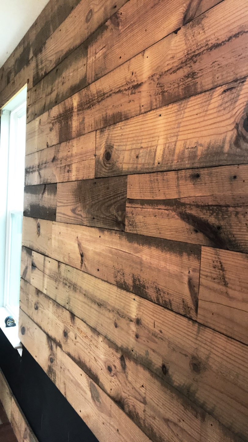 How to Install a Reclaimed Wood Wall - I'm Fixin' To - @mbg0112