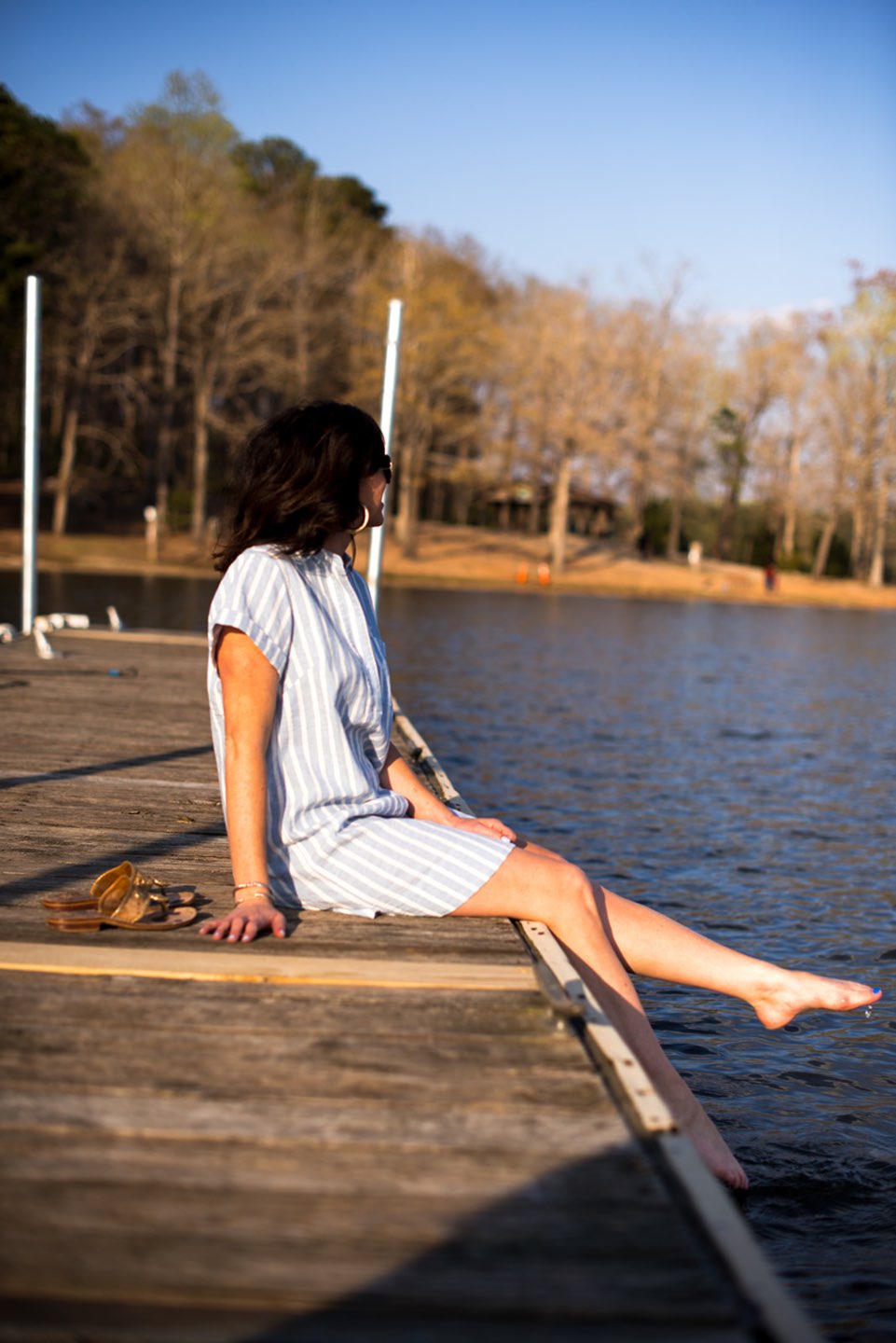Casual Spring Outfits featured by top US fashion blog I'm Fixin' To; Image of a woman wearing J. Crew Factory Linen Dress, David Yurman Bangle, Sheila Fajl Hoops, Ray-Ban Polarized Aviators and Jack Rogers Sandals