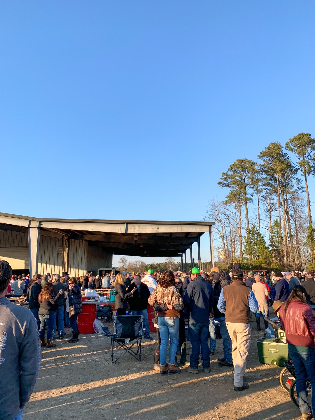 Eastern North Carolina Favorite: Last Saturday Oyster Roast - I'm Fixin' To - @mbg0112 | Last Saturday Oyster Roast in Jackson NC review featured by top North Carolina blogger, I'm Fixin' To