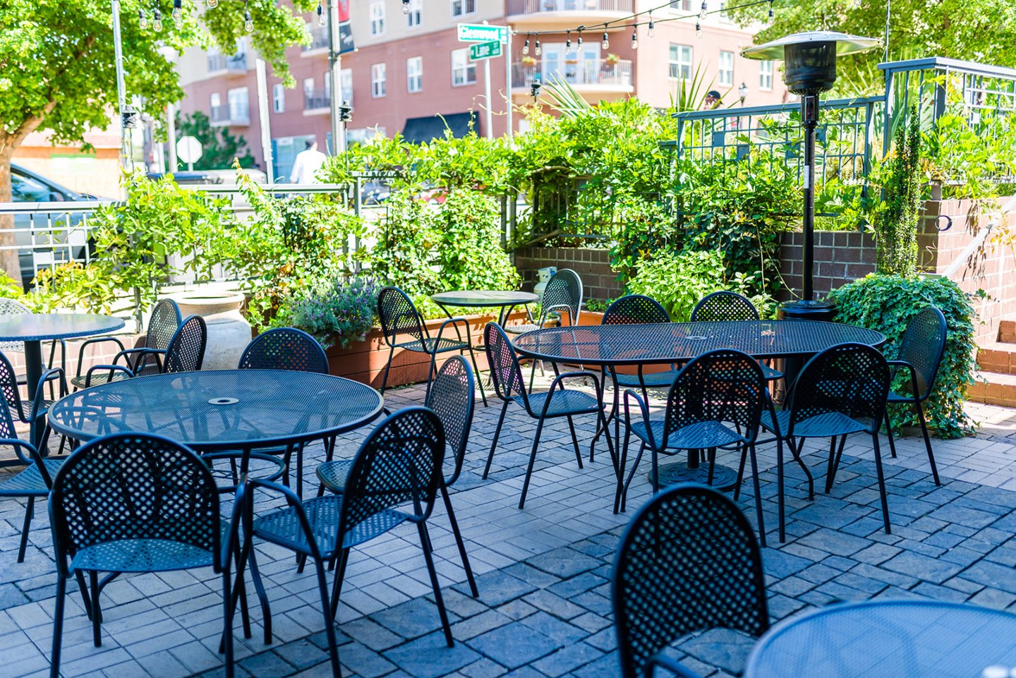 Raleigh Favorite: Plates Neighborhood Kitchen - I'm Fixin' To - @mbg0112 | Plates Neighborhood Kitchen review featured by top Raleigh blog, I'm Fixin' To