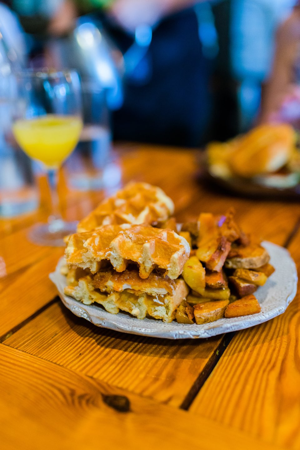 Raleigh Favorite: Plates Neighborhood Kitchen - I'm Fixin' To - @mbg0112 | Plates Neighborhood Kitchen review featured by top Raleigh blog, I'm Fixin' To
