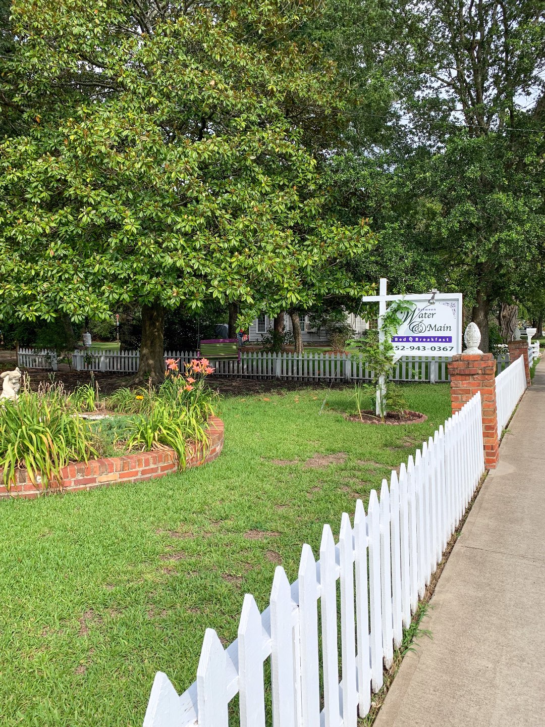 North Carolina Favorite: Between Water and Main Bed & Breakfast in Belhaven - I'm Fixin' To - @mbg0112 | North Carolina Favorite: Between Water and Main Bed & Breakfast in Belhaven by popular North Carolina Blogger, I'm Fixin' To: image of signage for Between Water and Main Bed and Breakfast.