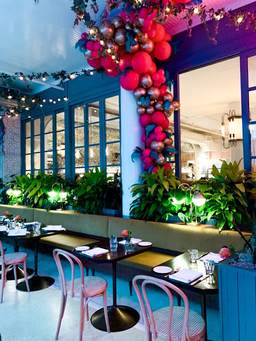 A Girls Trip to New Orleans: All the Info you Need to Prepare! - I'm Fixin' To - @mbg0112 | Girls Trip to New Orleans by popular US travel blog, I'm Fixin To: image of a New Orleans restaurant. 