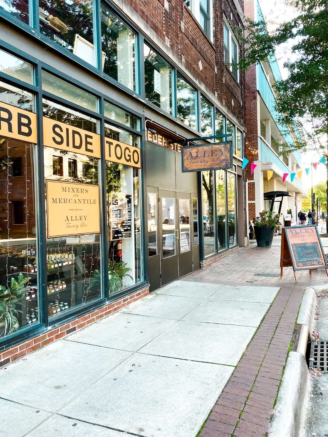 Date Night at the The Streetery in Downtown Durham - I'm Fixin' To - @mbg0112 |The Streetery in Downtown Durham by popular N.C. blog, I'm Fixin' To: image of Alley twenty-six. 