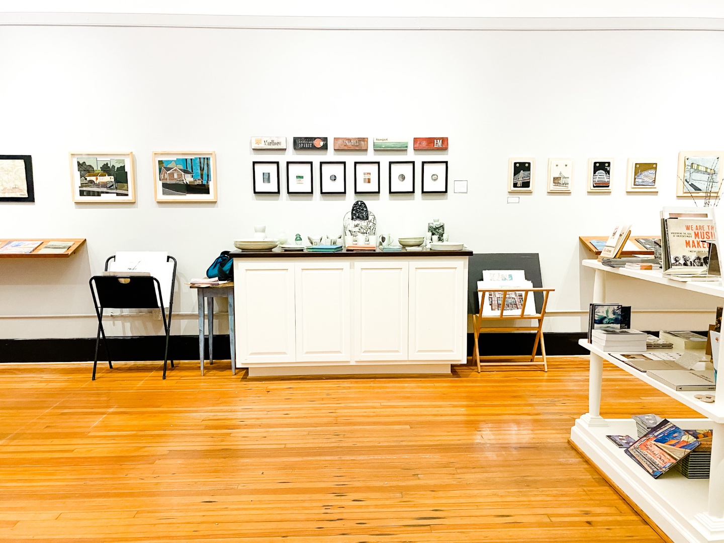 Date Night at the The Streetery in Downtown Durham - I'm Fixin' To - @mbg0112 |The Streetery in Downtown Durham by popular N.C. blog, I'm Fixin' To: image of the PS118 gallery and event space. 