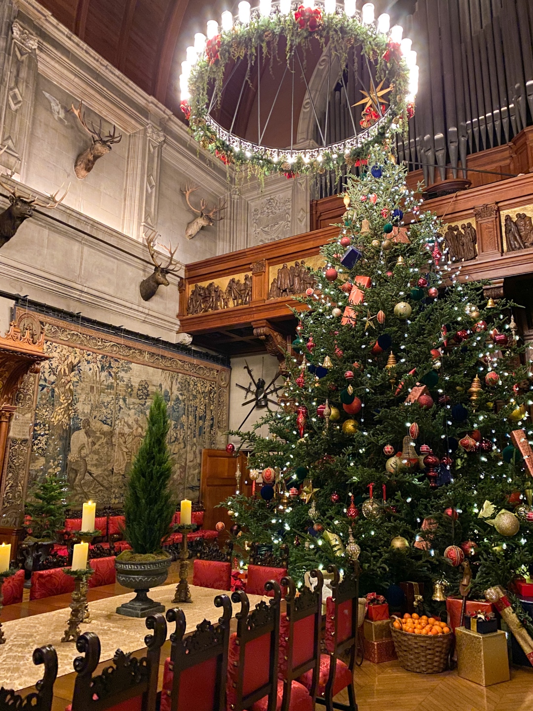 2020, a Year in Review: our Travel Adventures - I'm Fixin' To - @imfixintoblog |Year in Review by popular NC travel blog, I'm Fixin' To: image of a gigantic Christmas tree in a dining room at the Biltmore.