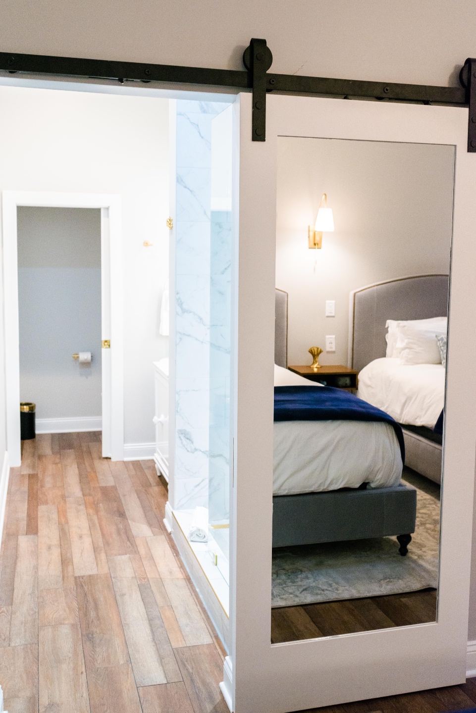 Places to Stay: The Colonial Inn in Hillsborough NC - I'm Fixin' To - @imfixintoblog |The Colonial Inn Hillsborough NC by popular NC travel blog, I'm Fixin' To: image of two twin size beds with grey fabric covered head boards, white bedding, blue and white lumbar pillows and blue throw blankets.