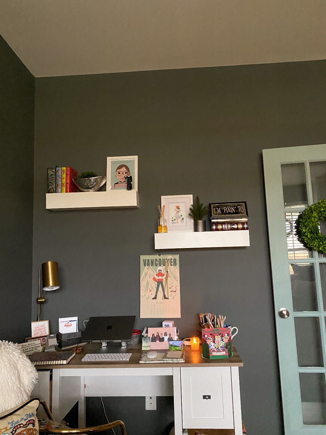 Holiday Home Tour 2021 by top NC lifestyle blogger, I'm Fixin' To