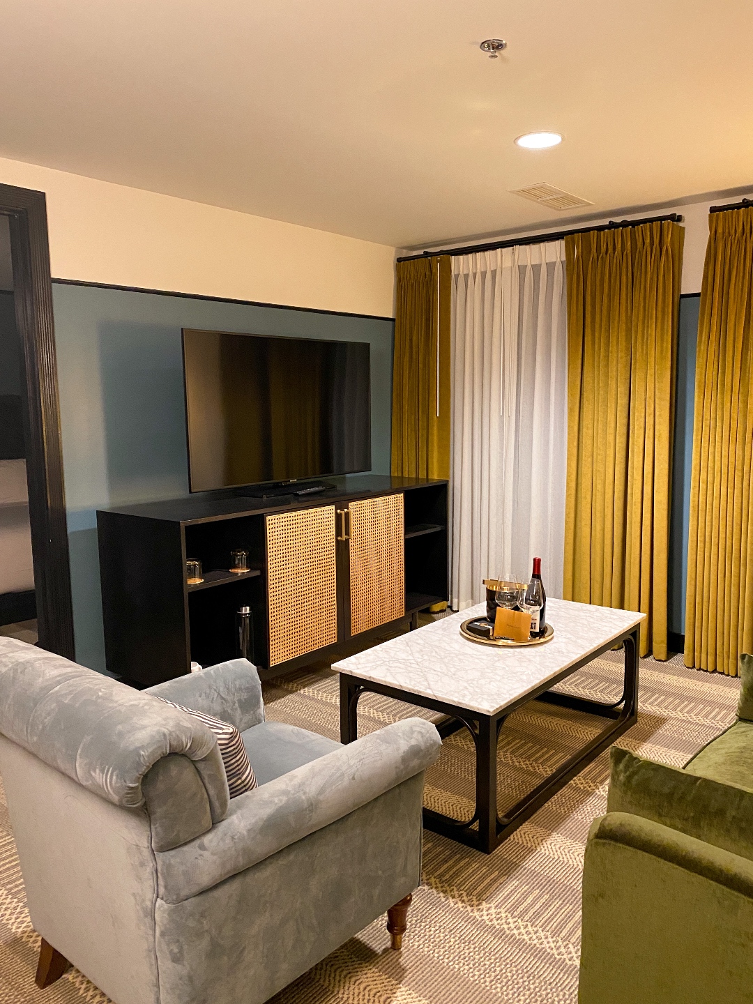 Emeline Hotel in Charleston SC reviewed by top US travel blogger, I'm Fixin' To