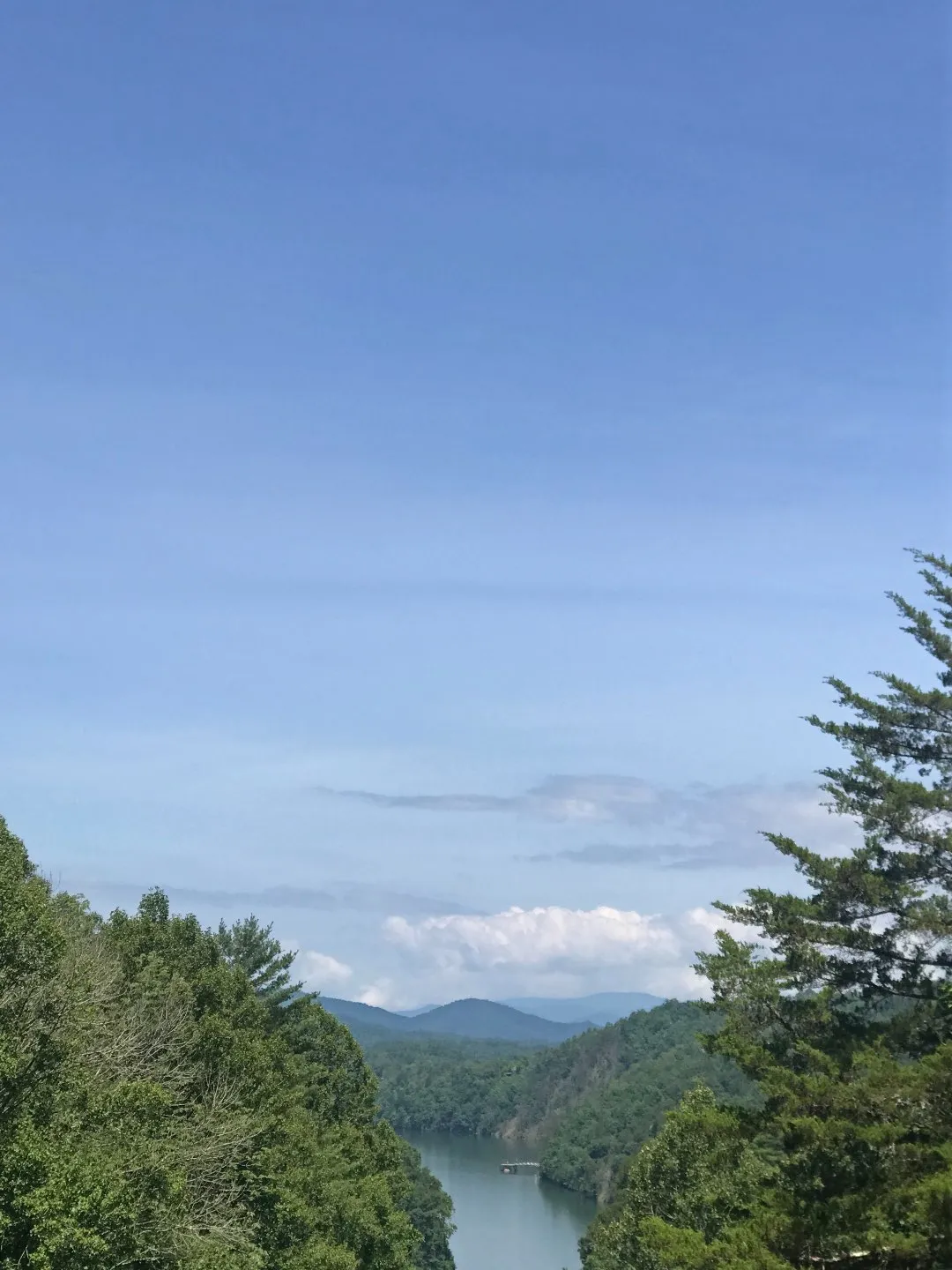 5 Romantic Inns in Western NC Perfect for a Lovers' Weekend Getaway featured by I'm Fixin To