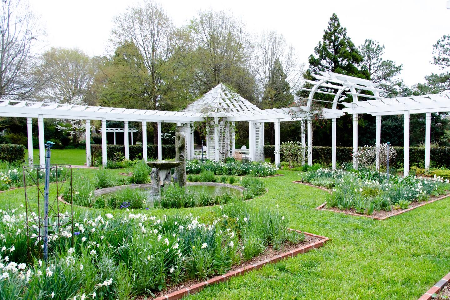 Day Trip Guide: the Best Things to Do in Fearrington Village - I'm Fixin' To - @imfixintoblog