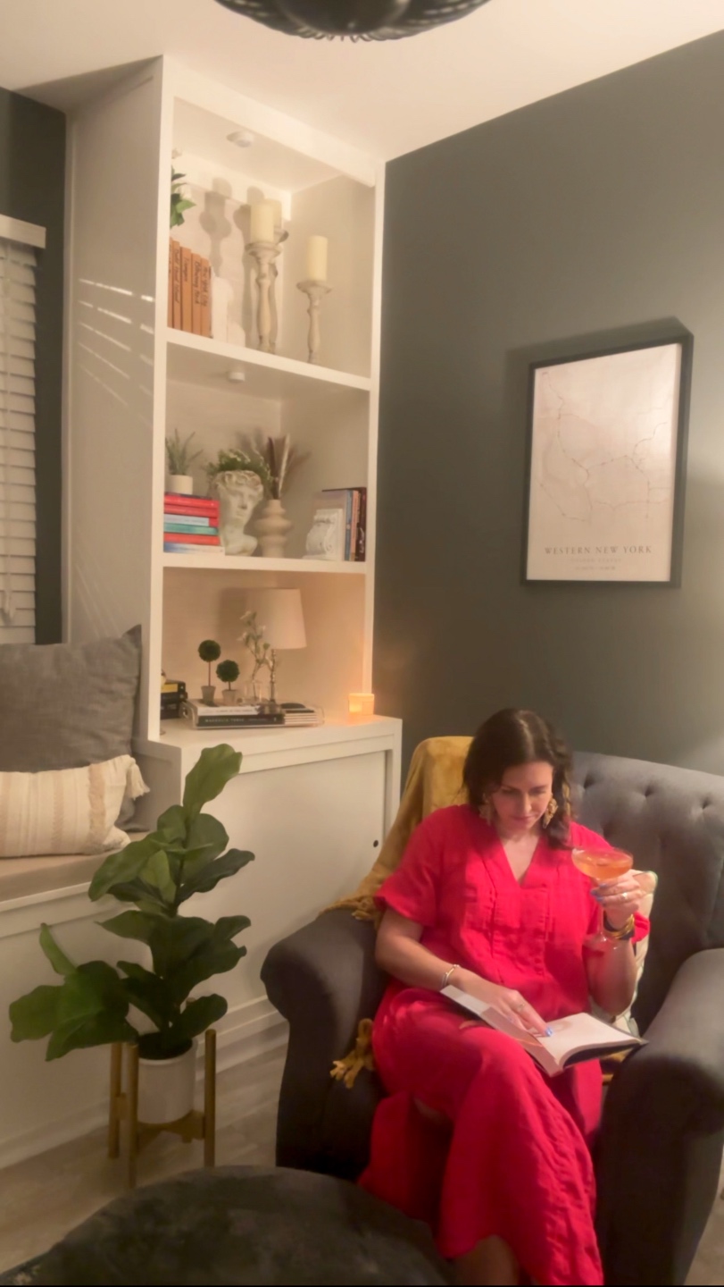 woman reading woman reading