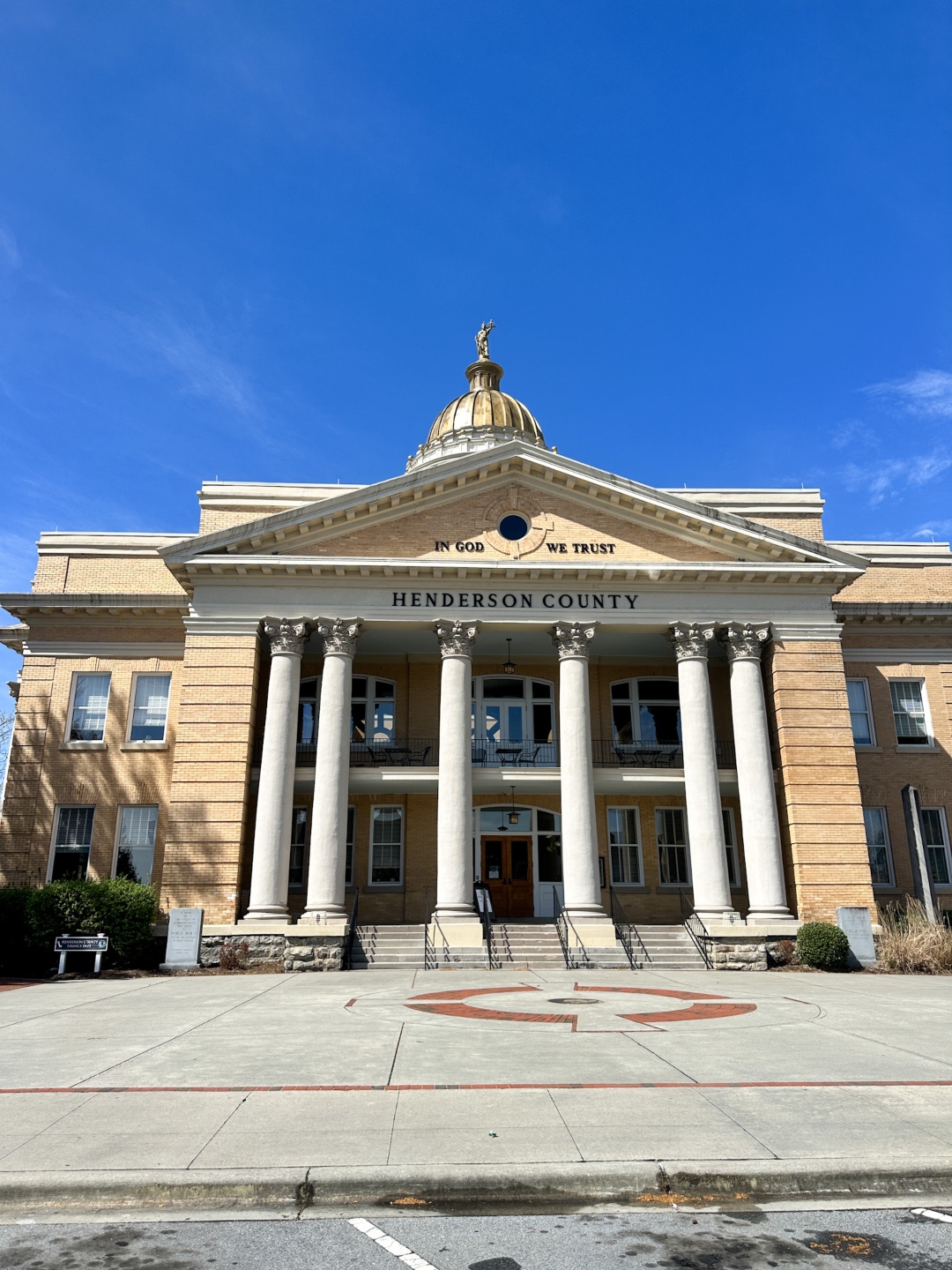 A Spring Weekend in Hendersonville: a Complete Guide - I'm Fixin' To - @imfixintoblog