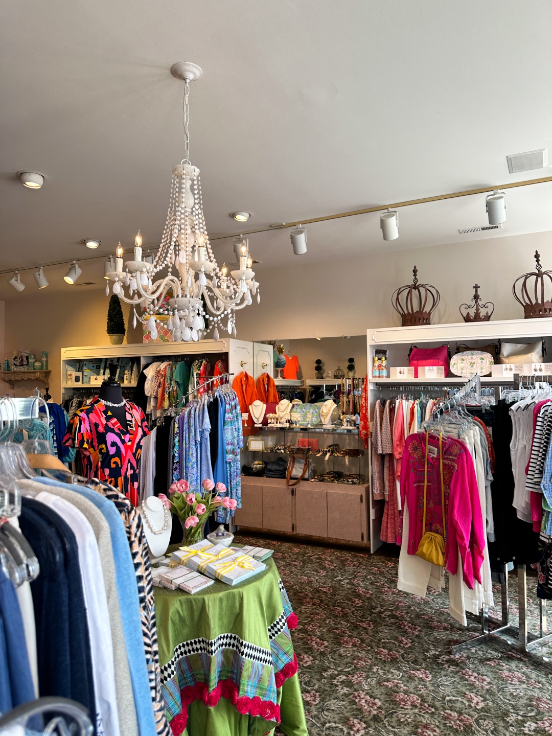 Charlotte's shopping What To Do In Manteo, NC - I'm Fixin' To - @imfixintoblog
