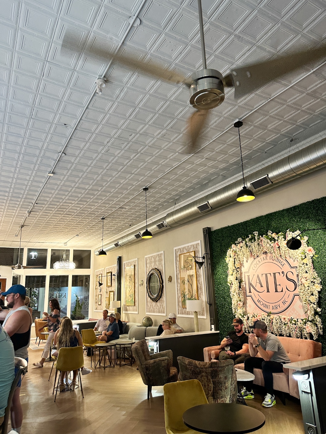Kate's Cocktail Lounge