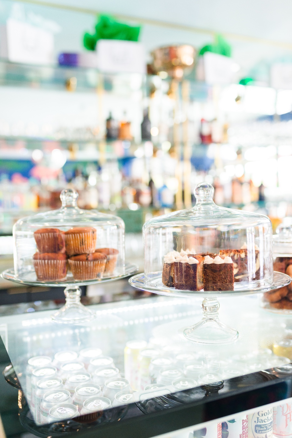 cakes and cupcakes on display