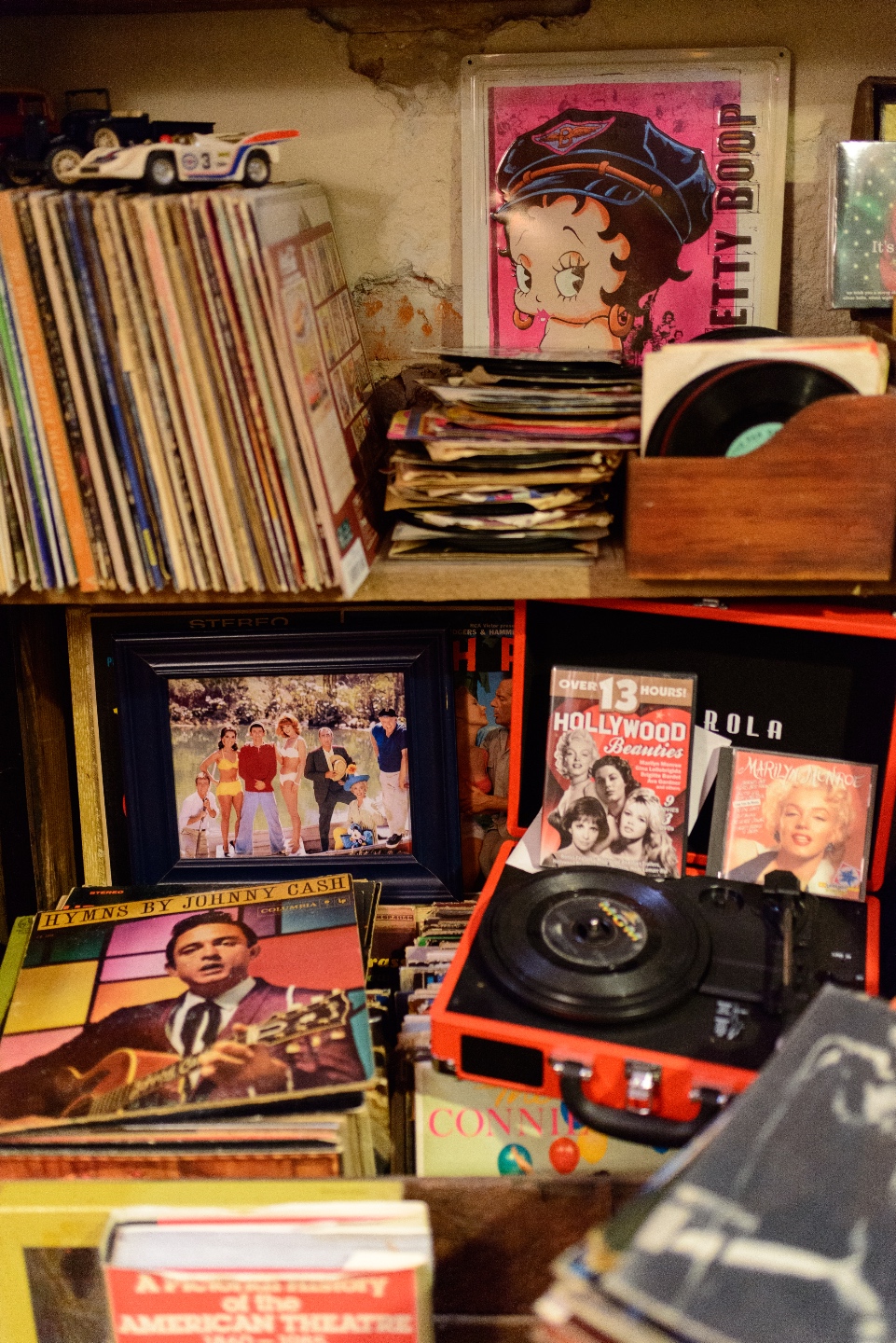 The Vintage Barn records 10 Best North Carolina Antique & Thrift Thrift Stores